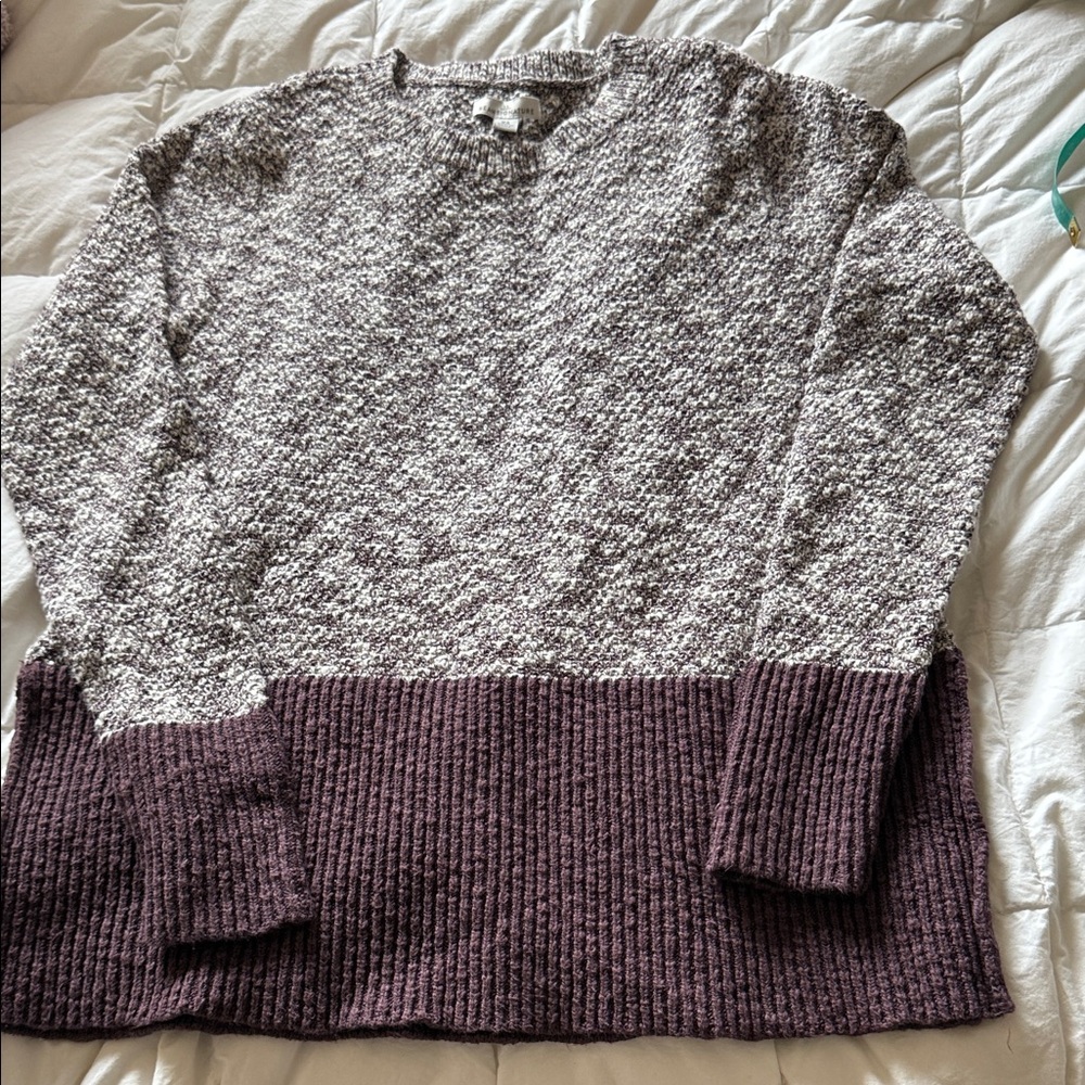 Cozy Two-Tone Crewneck Sweater - Cream & Plum